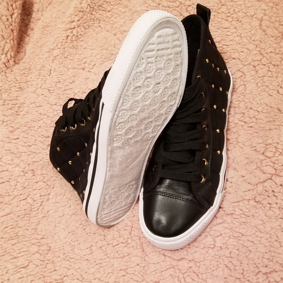 Trendy Steppers - Picture 6 of 6